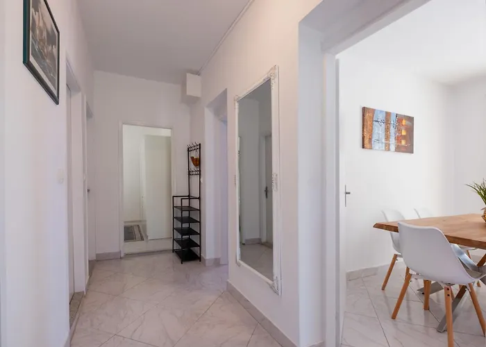 Lucky Bay - Comfort & Terrace Vibes 公寓 米利尼