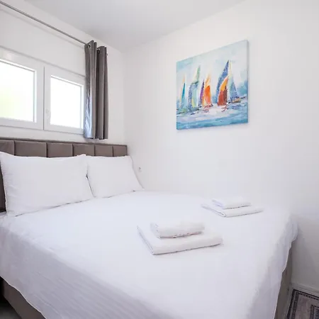 Lucky Bay - Comfort & Terrace Vibes Млини