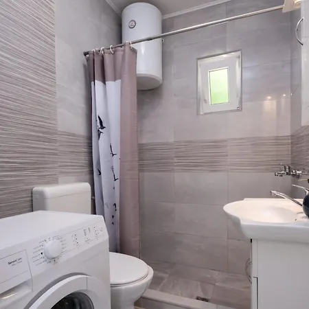 아파트 Lucky Bay - Comfort & Terrace Vibes 믈리니